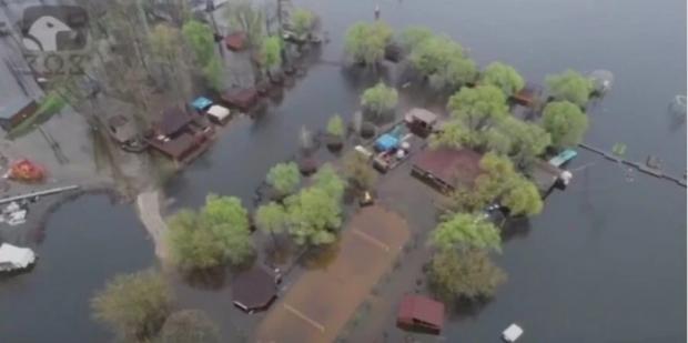 Затоплений парк Муромець у Києві (Фото:Кадр відео Реальный Киев via Telegram)