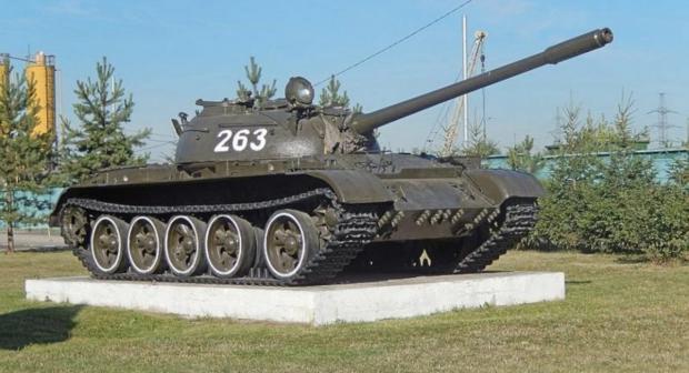 До цього помітити Т-54, введені в експлуатацію ще 1945 року, можливо було лише на постаментах та музеях