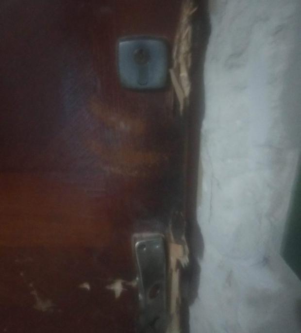 Виламані двері в квартиру Людмили