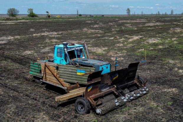 На Харківщині фермер розробив безпілотник для розмінування полів (відео)