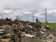 Бігли, як могли: Українські військові показали сміття та боєприпаси, які окупанти кинули під час втечі з позицій під Бахмутом