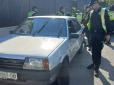 На Львівщині чоловік на краденому авто збив поліцейського. Однак від кари не втік