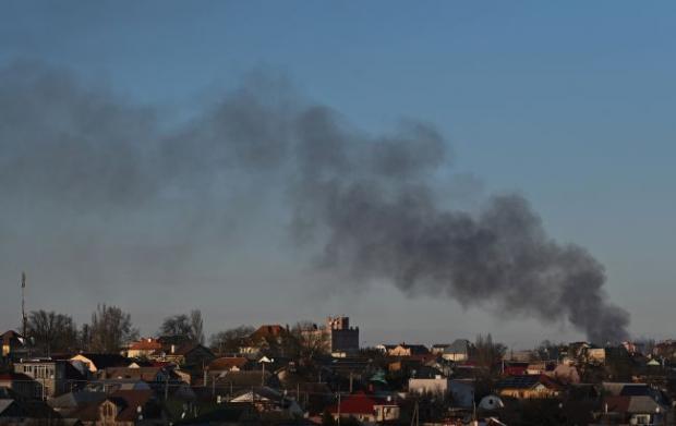 У Луганську прогриміли вибухи, горить машинобудівний завод