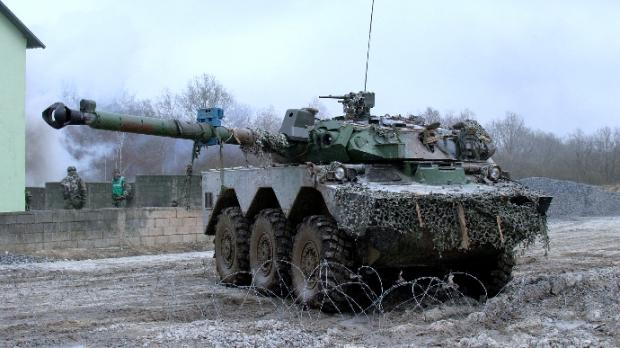  Французький легкий колісний танк AMX-10RC