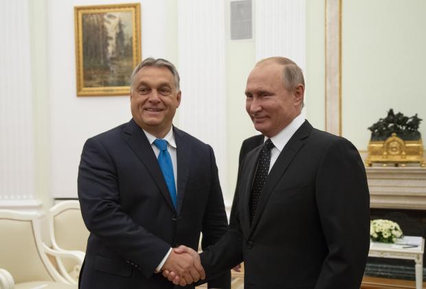 "Демократ" Орбан з таким самим "нефашистом" Путіним