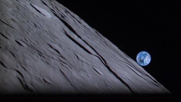 Компанія ispace показала один із останніх знімків, які зробив Hakuto-R до спроби приземлення на Місяць. Тут видно схід Землі