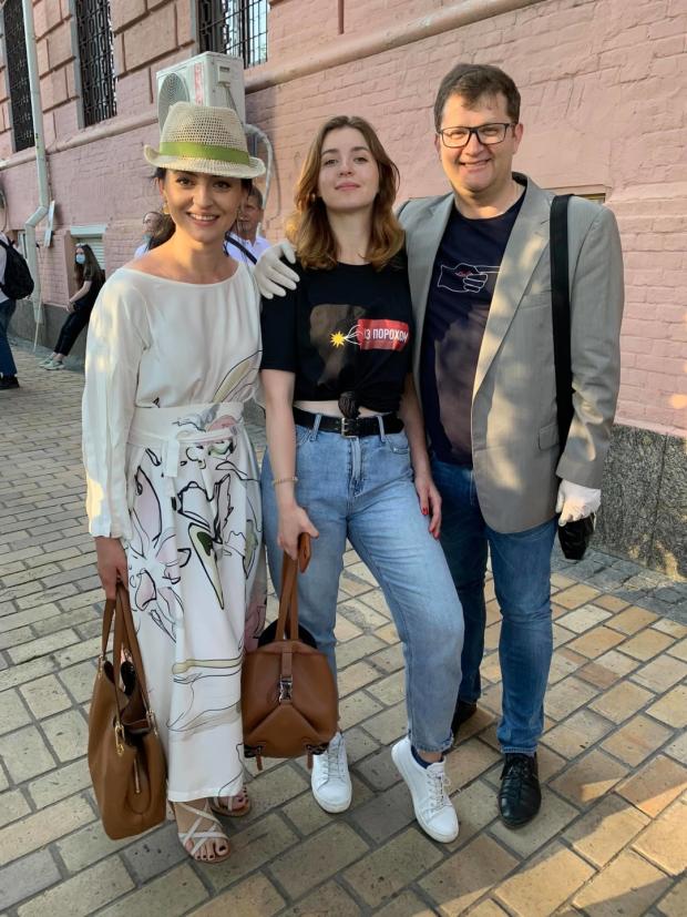 Володимир Ар’єв з дочкою та дружиною
