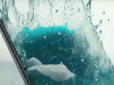 Не поспішайте купувати новий: Як врятувати телефон після падіння у воду