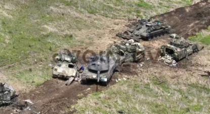 Група бронетехніки у складі танка Leopard 2 та БМП M2 Bradley, ймовірно, потрапила на мінне поле / Фото: Telegram / Бутусов плюс