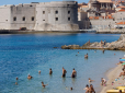 У Хорватії туристів штрафуватимуть на 4 тисячі євро за прогулянки з голим торсом і не тільки