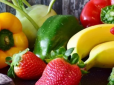 Зіпсуються або стануть несмачними! Які овочі та фрукти не можна зберігати в холодильнику