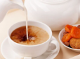 Ви будете здивовані: Чому не можна пити чай з ложкою у чашці - неприємні наслідки