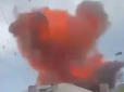 Момент удару дроном по будинку в Сумах потрапив на відео - внаслідок атаки є загиблий