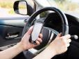 Великий штраф і вилучення прав: Як можуть покарати водія навіть за коротку фразу по телефону під час руху