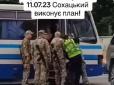 Новий скандал на Тернопільщині: Працівники ТЦК зупинили автобус і силоміць забрали чоловіка (відео)