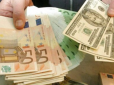 Долар, гривня чи євро: Аналітики розповіли, в яку валюту українцям зараз вигідно перевести свої заощадження