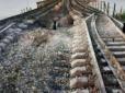 У окупантів катастрофа з логістикою: З'явилося фото пошкодженого Чонгарського залізничного мосту