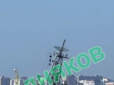 Попрацювали українські дрони? У Новоросійську тоне великий десантний корабель - його буксують до берега (відео)