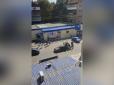 Запхали у багажник та відвезли: В окупованому Донецьку чоловіка викрали на очах у перехожих (відео)
