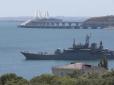 Рух по Кримському мосту знову зупинили: В окупованому Севастополі чути вибухи