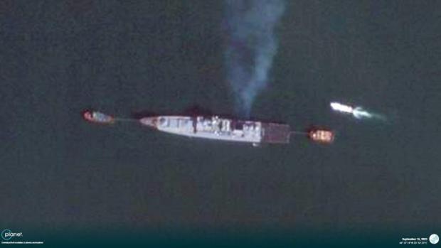 Російський фрегат "Адмірал Макаров" не на ходу, його буксирують / фото Planet.com,"Радіо Свобода"