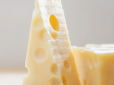 Цю помилку роблять навіть досвідчені кулінари: Чи можна насправді заморожувати сир