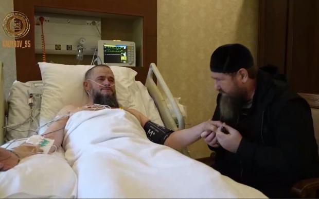 Ексагент КДБ зауважив цікаві деталі у відео з Кадировим у лікарні