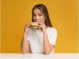 Не їсти за комп'ютером і не обмежувати себе за столом: Названо 5 звичок людей, які їдять те, що хочуть, і не гладшають