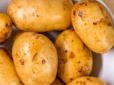 Названо продукт, який категорично не можна їсти з картоплею - це небезпечно для організму
