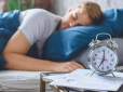 А ви це знали? Експерт назвав поширену позу для сну, яка може нашкодити здоров'ю