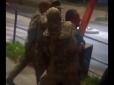 Новий скандал із ТЦК: Військкоми силоміць посадили чоловіків у бус у Тернополі (відео)