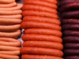 Українцям у магазинах продають неякісну та прострочену ковбасу та м'ясні продукти: ТОП-6 порад, як розпізнати