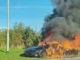 Причина інциденту досі незрозуміла: Суперкар за $230 000 згорів під час тест-драйву (відео)