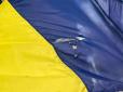 У центрі Одеси приїжджий молодик порвав державний прапор України. Однак швидко зкис, коли забратись безкарним не вдалося