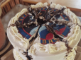 Кур'єр був із Мелітополя: У Росії військові льотчики отримали торт і віскі з отрутою (фото)