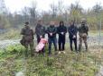 На Закарпатті затримали чотирьох чоловіків, які планували перепливати Тису на надувній 