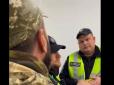 Переплутали з нетверезим: На Житомирщині патрульні відправили військового з контузією здавати алкотест (відео)