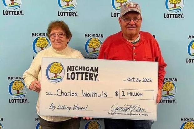 Чарльз Волтуїс та Джин / Фото: Michigan Lottery / © 