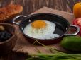 Найпопулярніший сніданок: Що необхідно додати в яєчню, щоб вона вийшла ідеальною