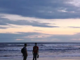 Блискавка вбила маму двох дітей на пляжі: Жахливий момент потрапив на відео