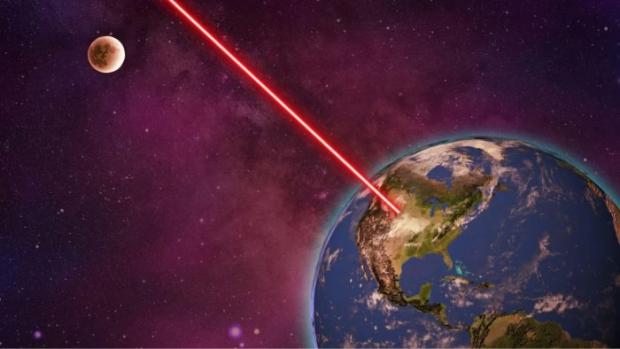 Лазерне повідомлення, яке дісталося до Землі з глибин космосу. Фото: Darius Farraye/CNET