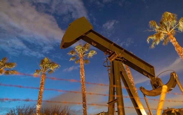Видобуток нафти у Каліфорнії, США