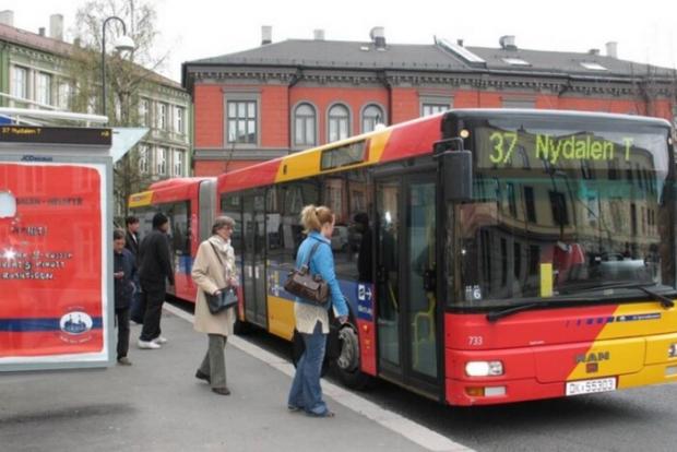 Біженці з України можуть влаштуватись водіями автобусів у Норвегії