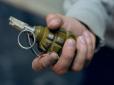 Посварився з друзями: На Київщині підліток підірвав гранату у під'їзді багатоквартирного будинку