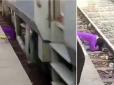 Жахлива історія зі щасливим фіналом: Жінку з дітьми зіштовхнули під потяг, однак всі вижили (відео)