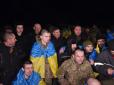 Оборонці Маріуполя й не тільки: З російського полону повернулись 230 українських захисників і захисниць (фото)