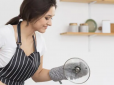 Буде як нова всередині та зовні: Як очистити сковороду від нагару за 15 хвилин