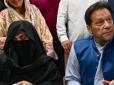 Наступні сім років проведуть окремо: Експремʼєр Пакистану Імран Хан і його дружина отримали суворий вирок за 