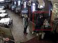У ресторані Києва молода пара вкрала гроші зі скриньки для збору на ЗСУ. Однак щастя їм це не принесло (відео)