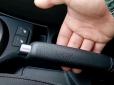 Водіям на замітку: Чому в автомобілі з автоматом потрібно обов'язково користуватися ручником